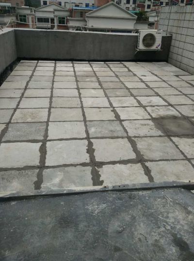 楼顶防水补漏施工现场